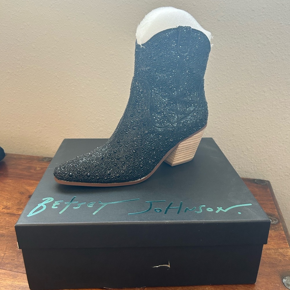 Betsey Johnson Diva boots - brand new!!